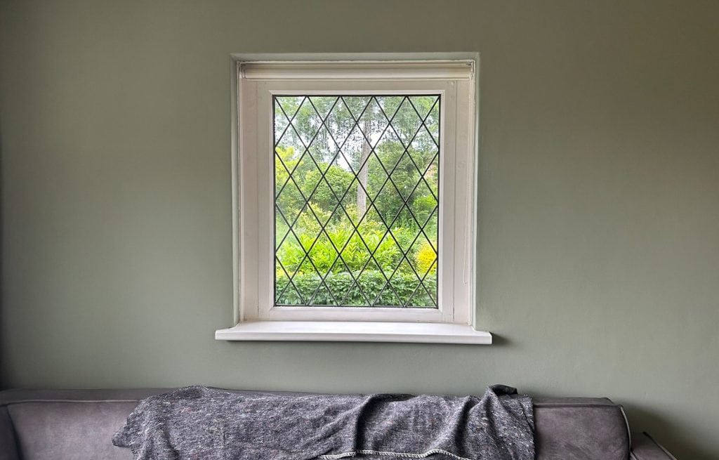 Glaszetter Friesland biedt onderhoud en glasservice voor ramen met luik en degelijke beveiligingsramen.