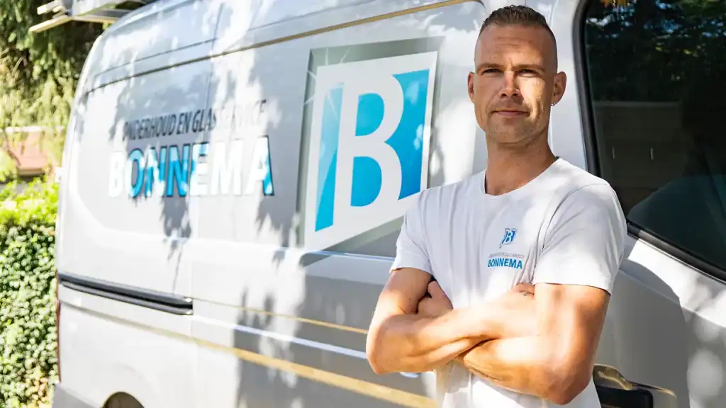 Glasservice Bonn voor onderhoud en reparatie van glas- en spiegelwerken. Professionele en betrouwbare service door ervaren vakmannen voor woningen en bedrijfspanden.