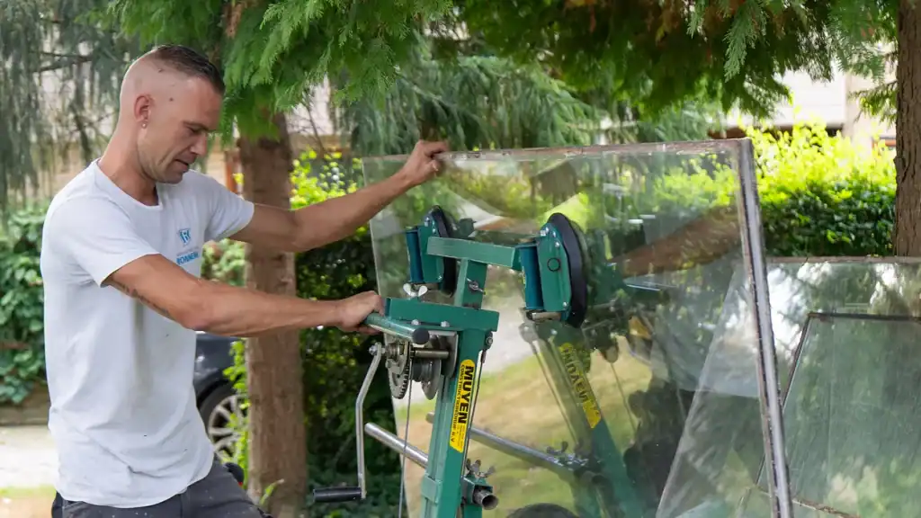 Veilig en professioneel glasreparatie en onderhoud door Glaszetter Friesland in Bonn.